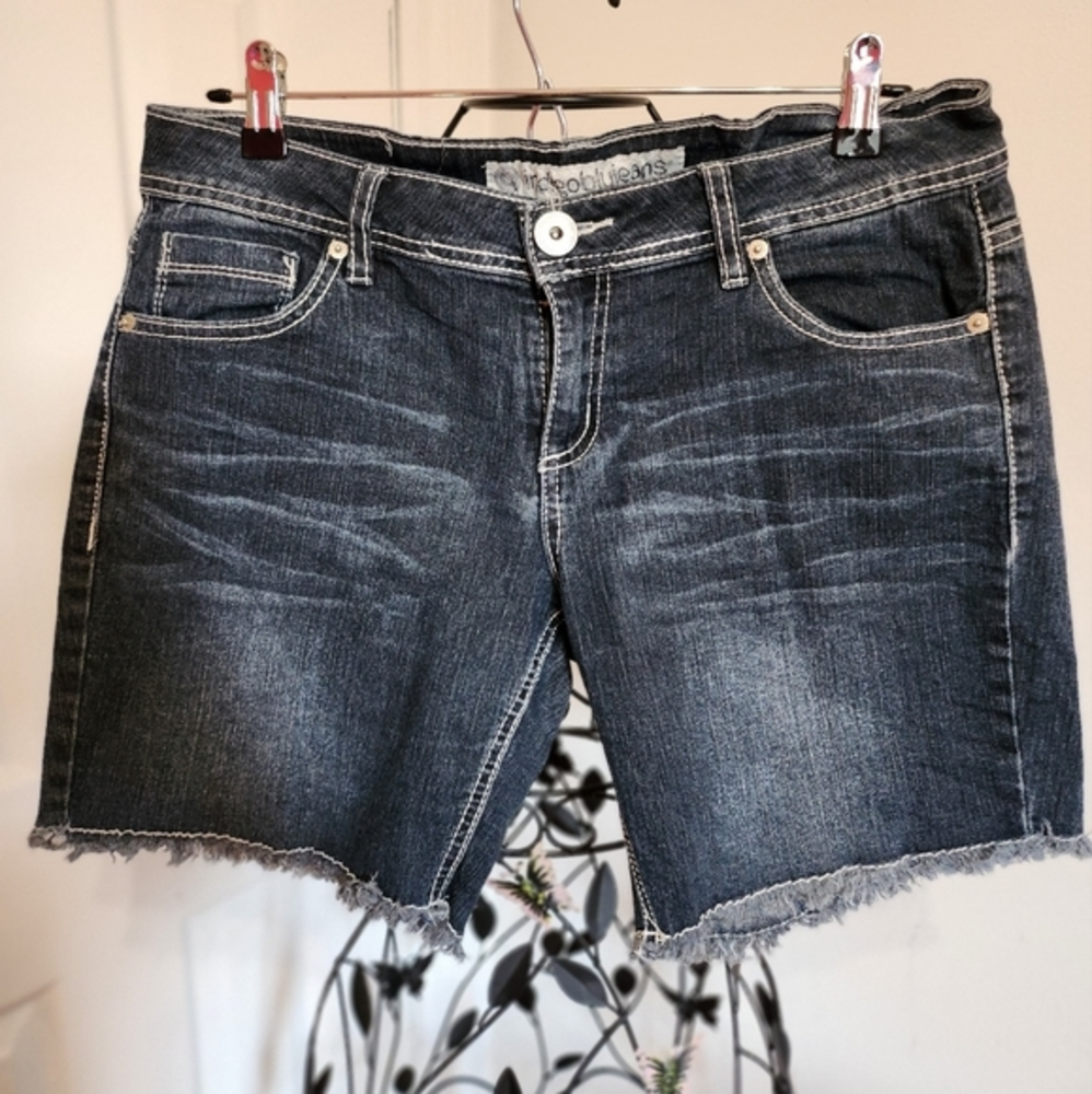 Denim‎ shorts